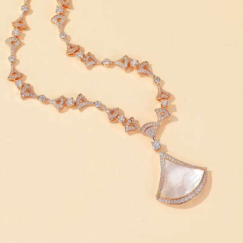 Champagne Plated Finish Fan-Shaped Decorative Necklace for Neutral High-End Fashion Wedding Banquets Parties