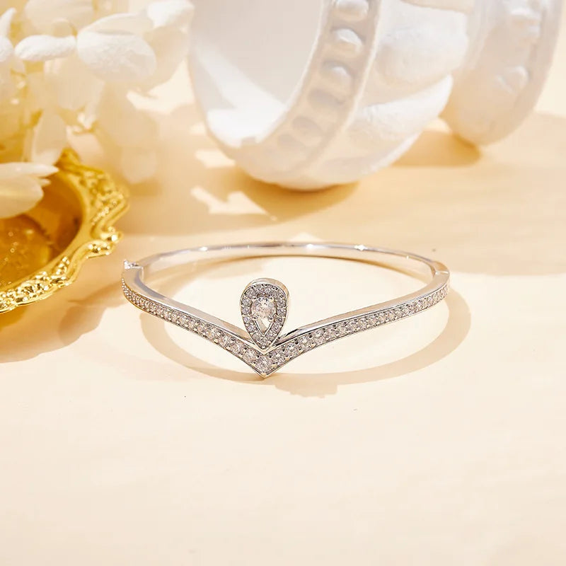 Trendy Rose Gold Bracelet Bangle for Women Fashion Jewelry with Heart-Shaped Crown Diamond Charm for Parties