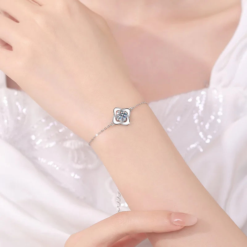 925 Sterling Silver Lucky Clover Niche Design Bracelet Simple Korean Version 1 Carat Moissanite Fine Craftsmanship Texture