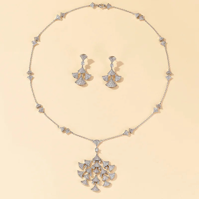 High Quality Full Diamond Sweater Chain Fan Shaped Brass Necklace with Zircon for Weddings in Europe and America