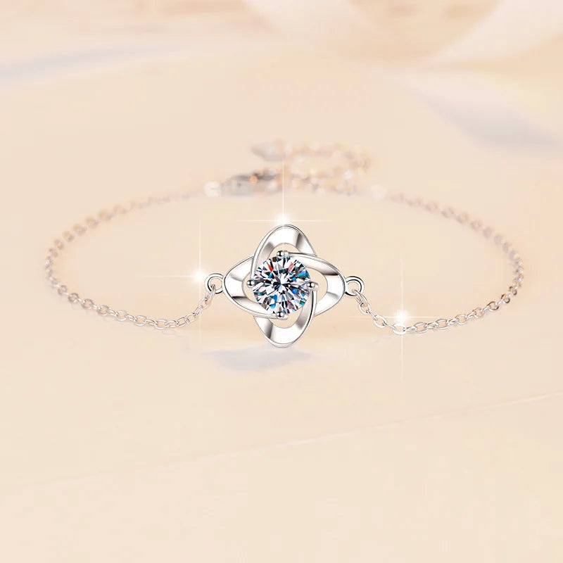 925 Sterling Silver Lucky Clover Niche Design Bracelet Simple Korean Version 1 Carat Moissanite Fine Craftsmanship Texture