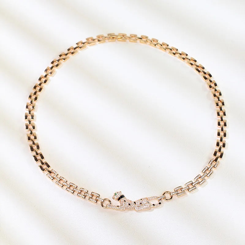 High-End 18K Gold-Plated Wild Cheetah Pendant Necklace Exquisite Couple Short Chain with Simple Fashionable Design