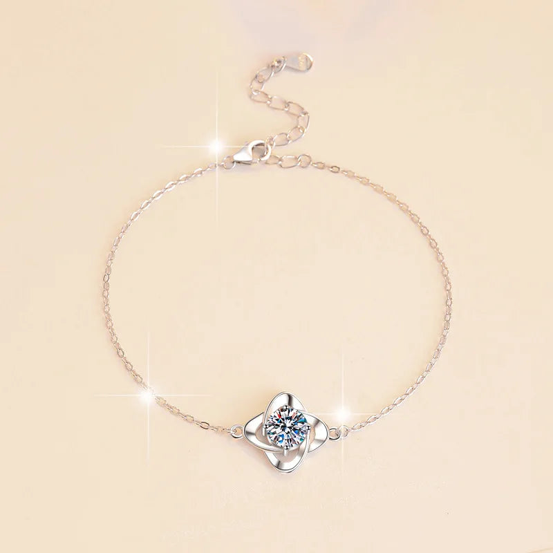 925 Sterling Silver Lucky Clover Niche Design Bracelet Simple Korean Version 1 Carat Moissanite Fine Craftsmanship Texture