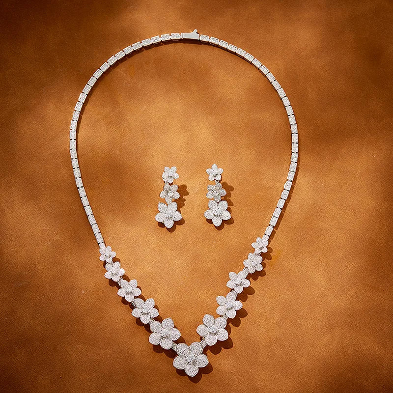 Women's High-End Rhodium-Plated Zircon Floral Necklace Elegant Evening Dress Collarbone Chain Fine Pendant Necklaces