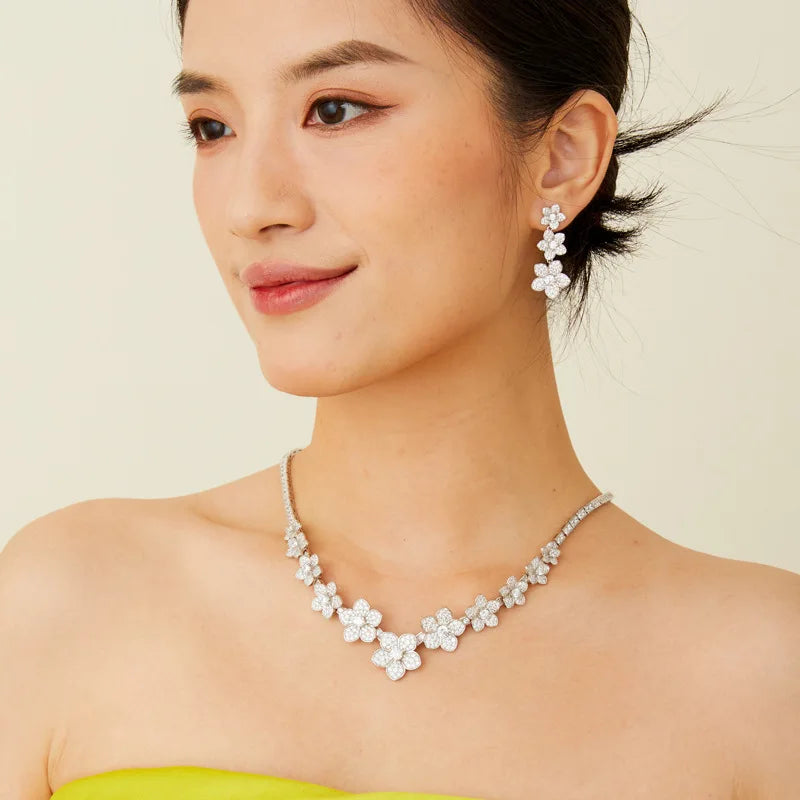 Women's High-End Rhodium-Plated Zircon Floral Necklace Elegant Evening Dress Collarbone Chain Fine Pendant Necklaces