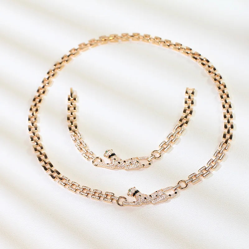 High-End 18K Gold-Plated Wild Cheetah Pendant Necklace Exquisite Couple Short Chain with Simple Fashionable Design