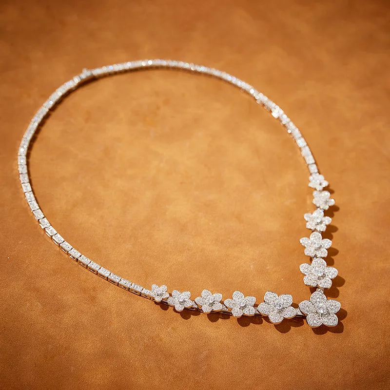 Women's High-End Rhodium-Plated Zircon Floral Necklace Elegant Evening Dress Collarbone Chain Fine Pendant Necklaces