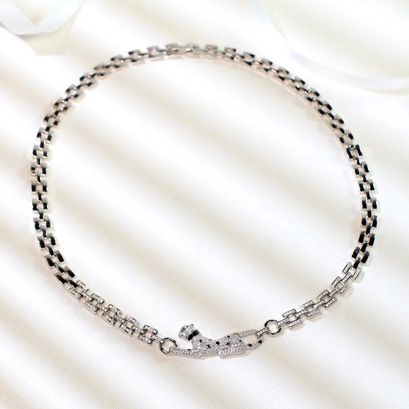 High-End 18K Gold-Plated Wild Cheetah Pendant Necklace Exquisite Couple Short Chain with Simple Fashionable Design