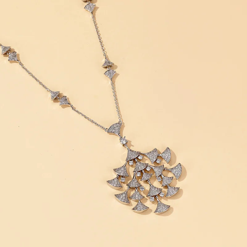 High Quality Full Diamond Sweater Chain Fan Shaped Brass Necklace with Zircon for Weddings in Europe and America
