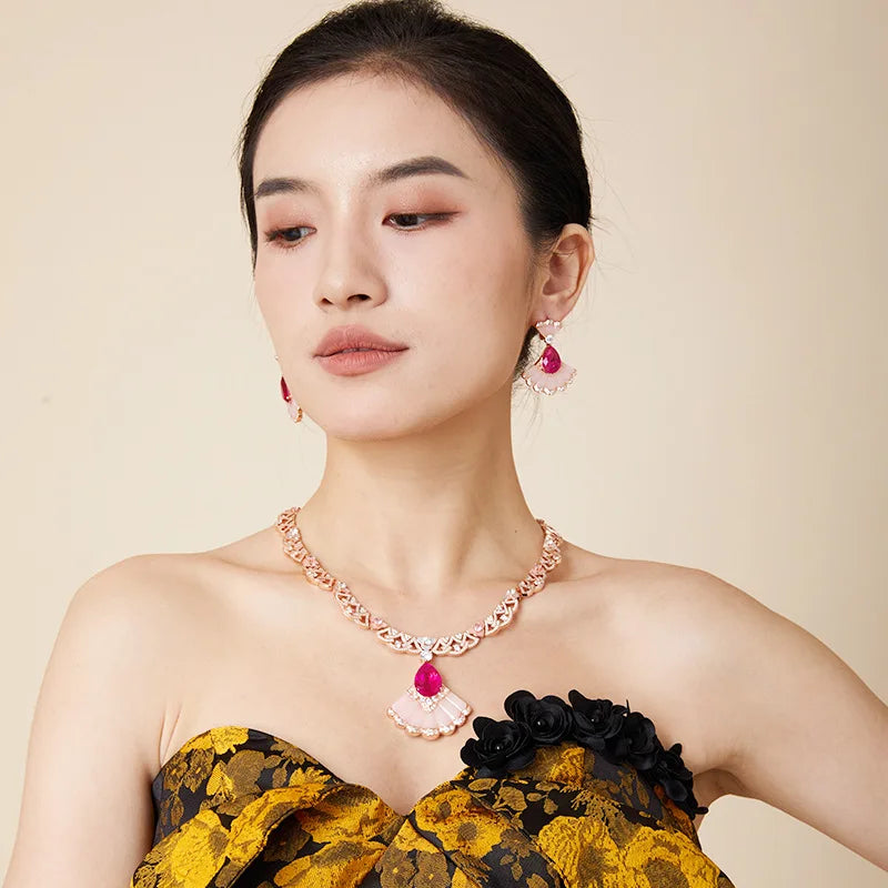 Fan Necklace Champange-plated pink White Zircon High-end Women's Fan Shaped Evening Dress Necklace Princess Dress Chain